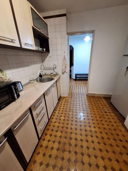Inchiriere apartament cu 3 camere sector 4 - 8