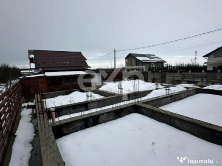 Teren 445 cu fundatie de casa mare + o Casuta locuibila mode - 1