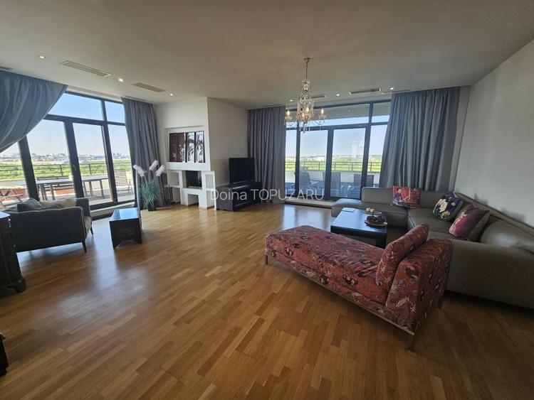 Apartament cu 4 camere decomandat, mobilat în Iancu Nicolae