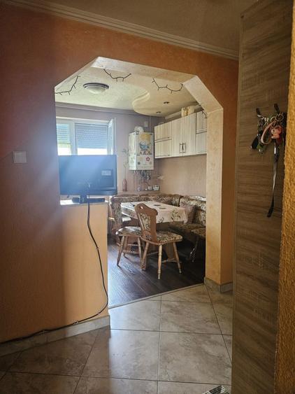 Apartament de vanzare 3 camere,cartier Republicii et.3 - 3