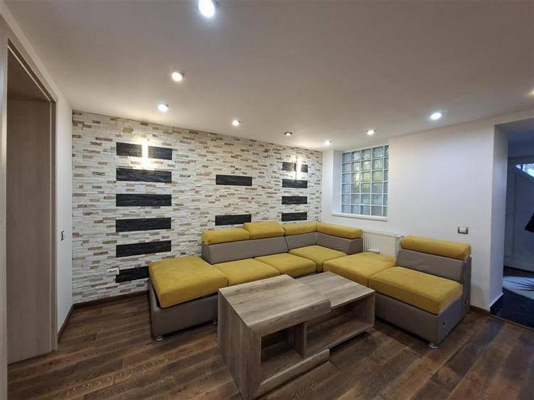 Casa Individuala 6 camere garaj 650 mp Teren zona Piata Cluj - 2