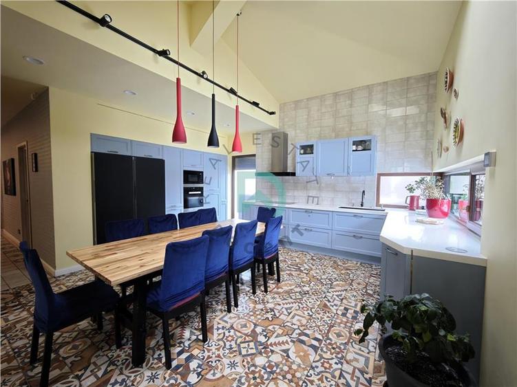 Casă cu 5 camere cu Canalizare în Noua