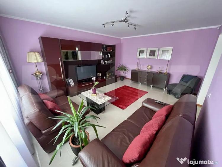 Casa individuala - Teren 9.300 mp - Finisata/Mobilata - - 9