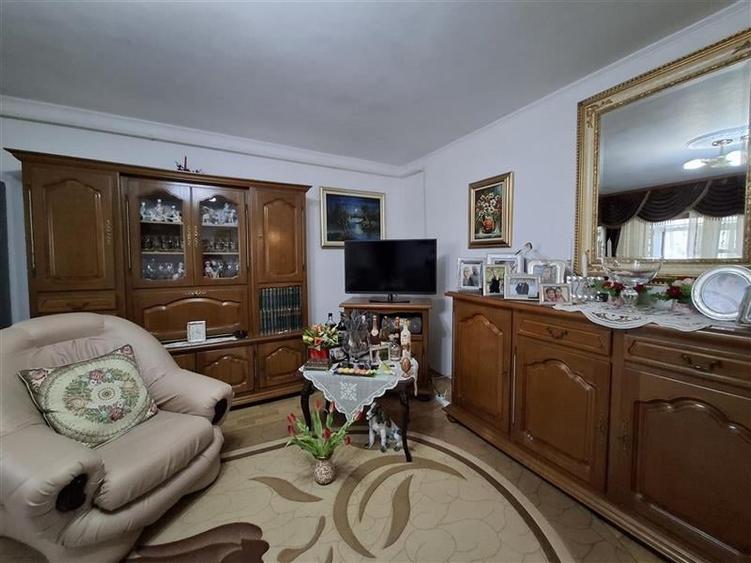 Apartamnet 2 camere, transformat in 3 camere, parter, Longinescu - 1