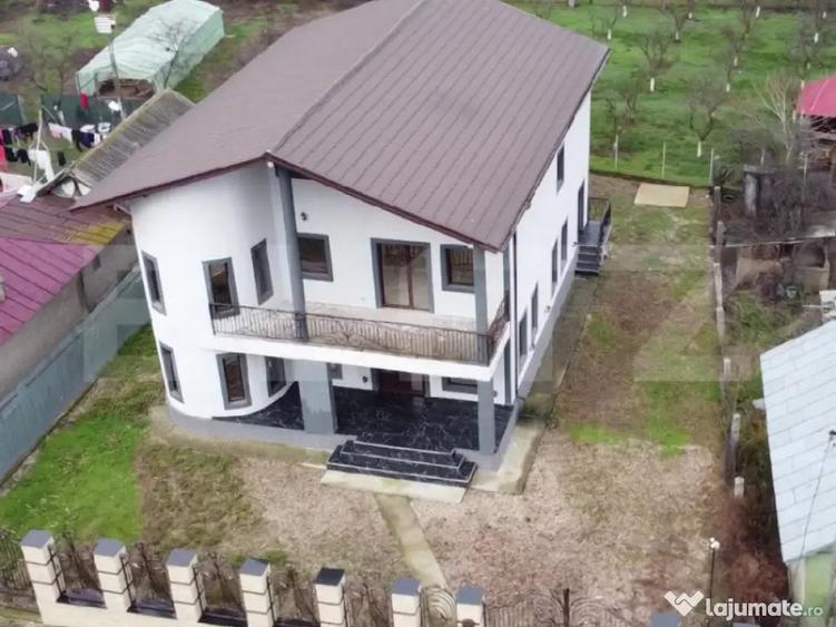 Lini?te, spa?iu ?i elegan?a casa superba langa - 13