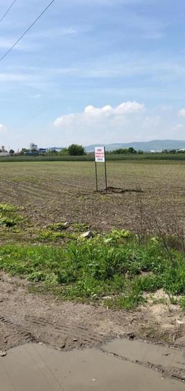 Ocazie unica! Teren intravilan langa Aeroportul Transilvania cu deschidere la E 60 de 135 metri ! - 1