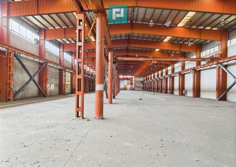 Hala industriala cu pod rulant ?i parcare betonata - 17