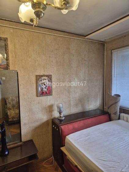 Vand apartament doua camere