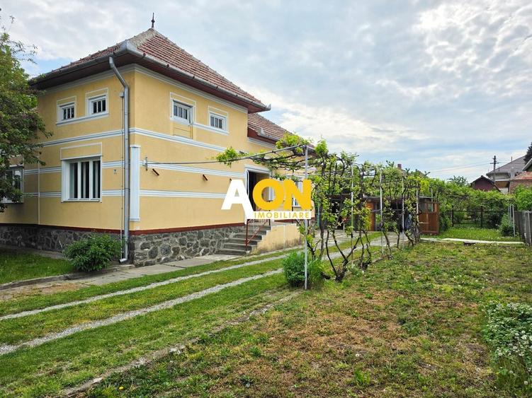Casa 4 camere, 2 garaje, 652 mp teren, zona exclusivista, Cetate - 1