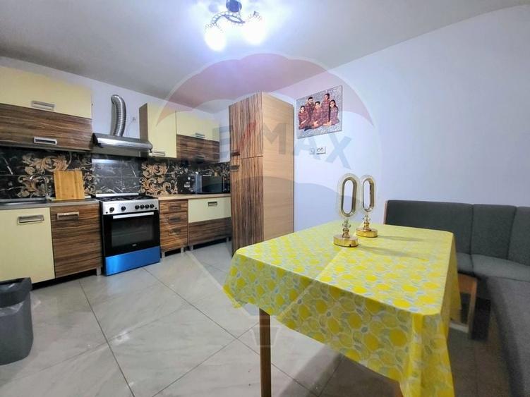 Casă de vanzare in zona Dâmbovița la curte comuna, 105.8mp utili - 3