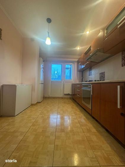 Apartament cu 3 camere decomandat în Ciupercenii Noi