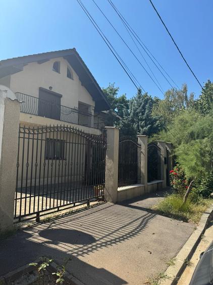 Vila P+E+M, 350 MP, 8 Camere, Terase 45 mp, zona Lac Straulesti,  langa Padure - 1