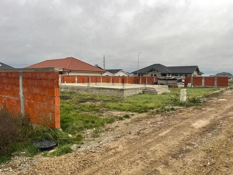 Teren intravilan, fundatie proiect casa, gard si utilitati-Zona Cheriu - 6