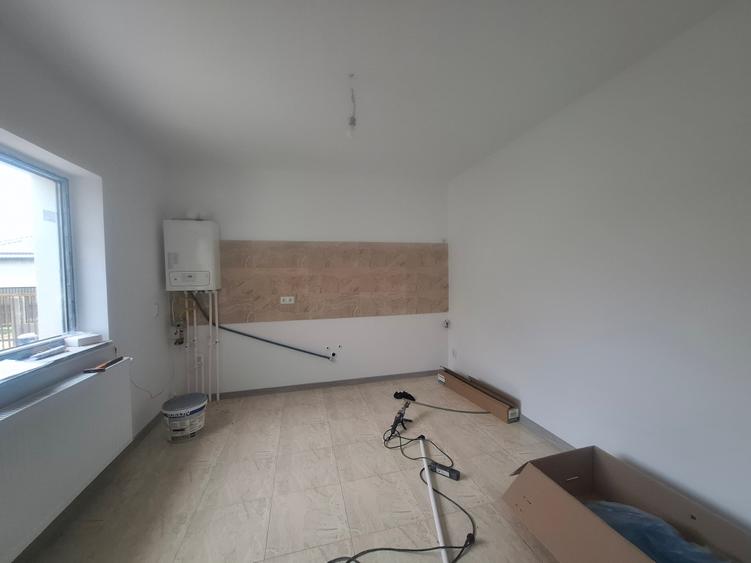 Casă individuală cu 3 camere cu Teren 300 Mp în Clinceni