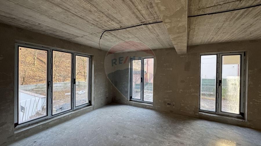 Casa noua de vanzare in zona Parcul Mare (Regina Maria)-semifinisata - 1