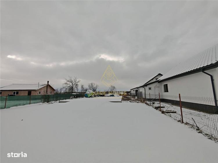 De vanzare 1450 mp teren intravilan situat in satul Siretu, comuna Let - 4