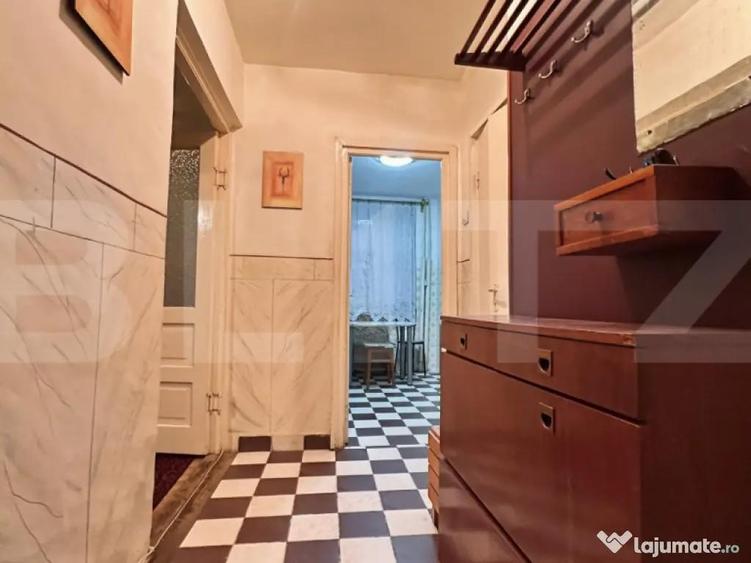 Apartament de vanzare, decomandat cu 3 camere, zona Dacia - 2