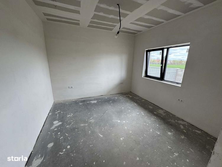 Casa noua 2 dormitoare + living , 4.5 ari teren , Lazuri - 10