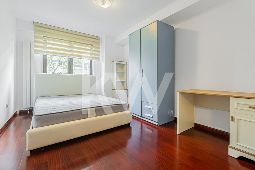 Închiriere apartament 4 camere, acces la parcare cu barieră, strada De Mijloc - 9