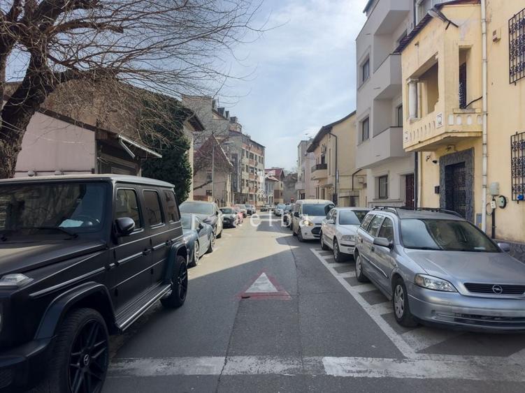 Apartament cu 11 camere semidecomandat în Dacia — fotografia 1