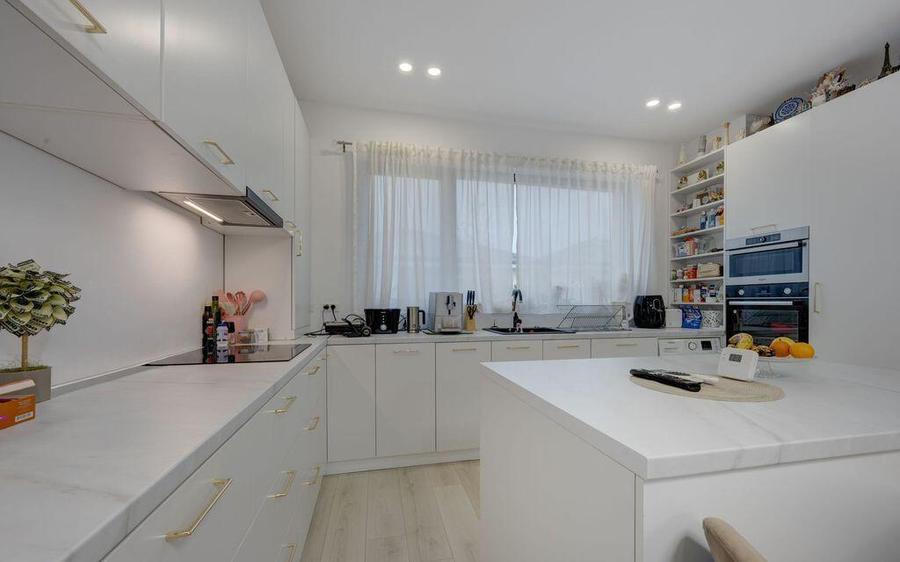 Vila parter mobilata si utilata Tunari - 13