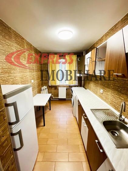 1 Decembrie 1918, Trapezului, Piata, metrou - 3