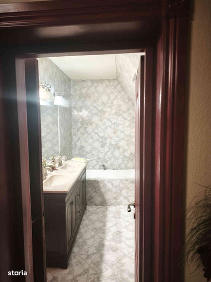 Casa impozanta in inimaSibiului,8camere ,saseasca,mobilier de colectie - 5