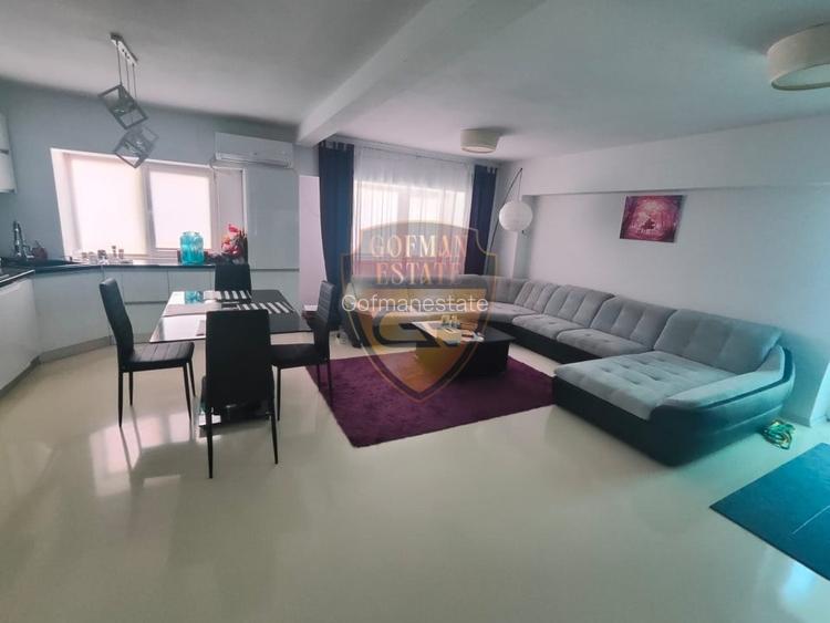 Stadion 3 Camere 90 mp Parcare Delfinariu City Park Mall Tabcarie, Bloc an 2000