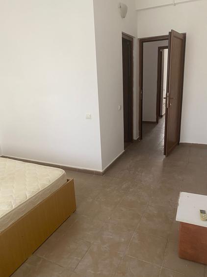 Casă cu 14 camere cu Canalizare în Central
