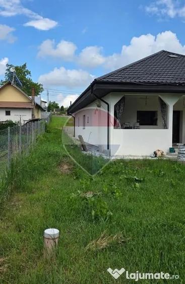 Casă cu 5 camere cu Teren 2325 Mp în Cumpărătura