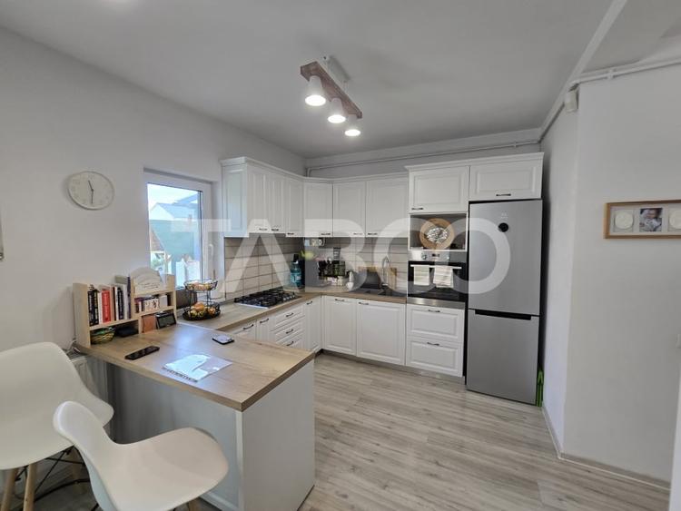 Casa de vanzare 5 camere 160mpu 3 bai 120mp teren liber zona Selimbar - 3