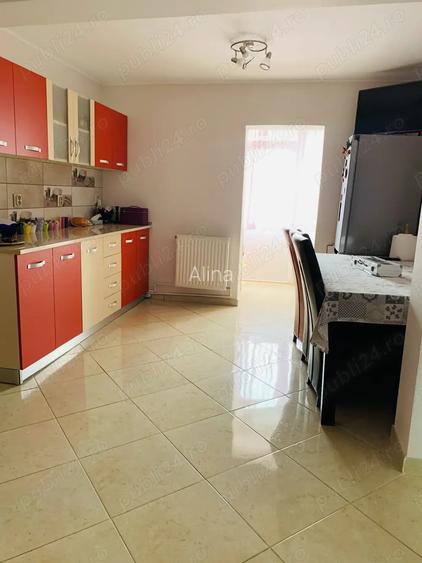 Vanzare apartament 3 camere zona liceu Ecaterina Vanzare apartament 3 camere zona liceu Ecaterina
