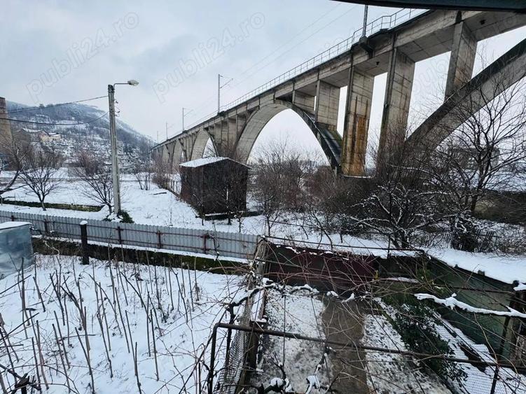 Casa cu teren 630 mp in Gura Vaii Construc?ie solida La 600 m de E70 - 8