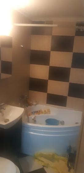 Proprietar vînd apartament cu 4 camere  decomandat  - 2