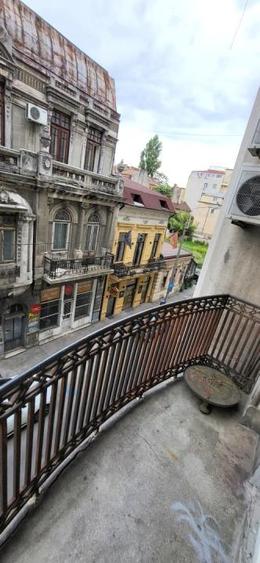 Apartament cu 3 camere, mobilat în P-ța Universității