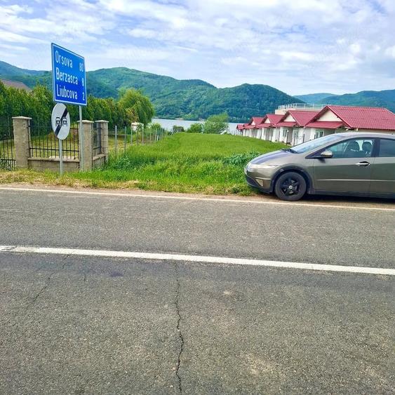 Teren de 900 mp, în Gornea