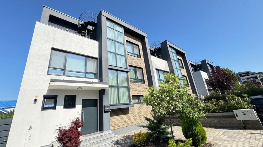 REV2001917 Duplex Deosebit Terasa Circulabila Sisesti - 1