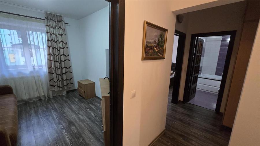 Apartament cu 3 camere decomandat, mobilat în Central