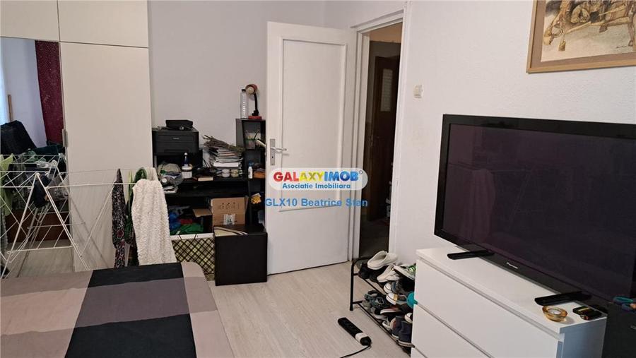 Apartament cu 3 camere decomandat în Drumul Taberei