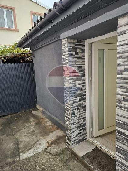 Casă individuală cu 6 camere cu Teren 250 Mp în Vitan