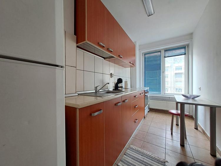 Apartament cu 2 camere semidecomandat în P-ța Romană