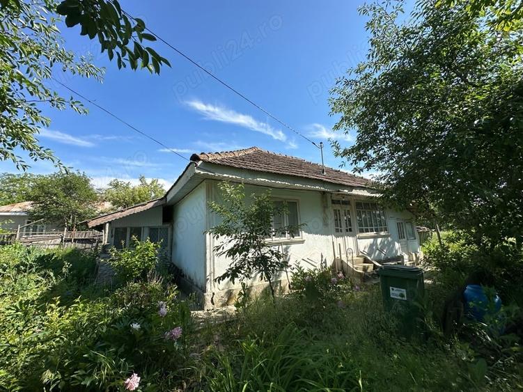 Casă cu 3 camere în Secuia