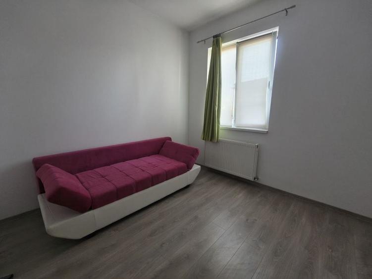 Apartament cu 3 camere semidecomandat în Giroc