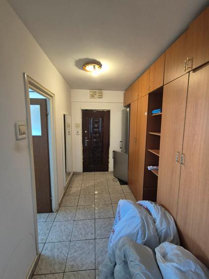 Apartament cu 3 camere semidecomandat în P-ța Muncii