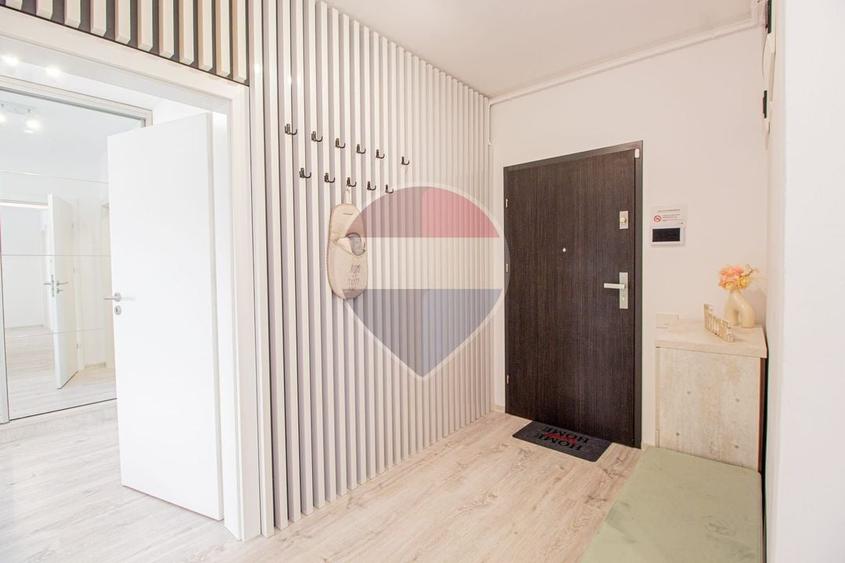 Apartament cu 3 camere decomandat, mobilat în Central