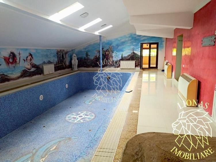 Casă individuală cu 14 camere cu Piscina în Est