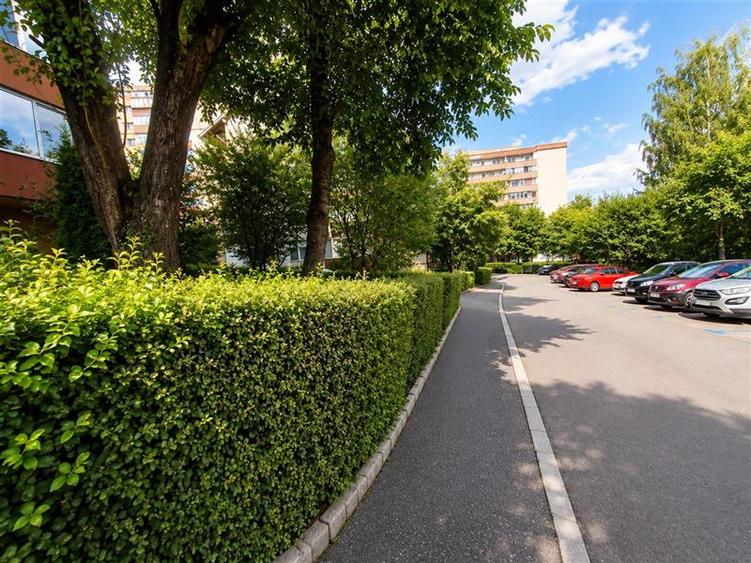 Apartament cu 3 camere decomandat, mobilat în Răcădău