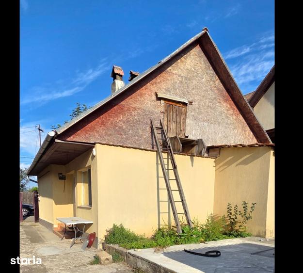 Casă cu 3 camere cu Teren 900 Mp în Central