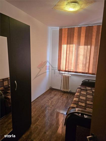Apartament cu 3 camere decomandat în Nicolina