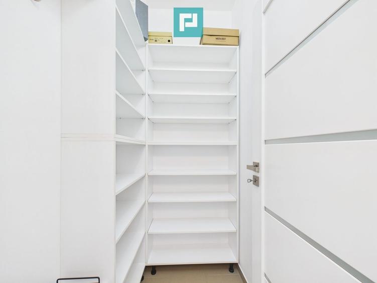 Apartament cu 3 camere semidecomandat, mobilat în UTA